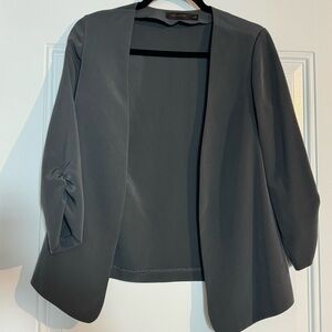 Lightweight Non-Buttoned Blazer with Cinched Arms